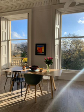 Spacious stunning Apartment in popular Park Area